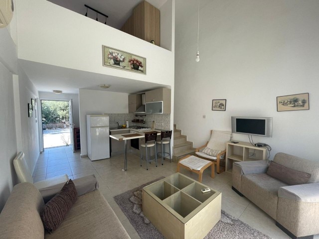 VOLL MÖBLIERT, GARTEN ,1+1 DOPPEL LLOGARA APARTMENT ZUM VERKAUF IN DER NÄHE DER AMERIKANISCHEN UNIVERSITÄT VON KYRENIA !! ** 