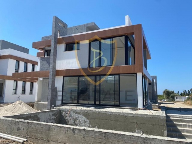 4 + 1 VILLA MIT POOL ZUM VERKAUF IN DER NÄHE DES MEERES IN KYRENIA CHATALKÖY !! ** 