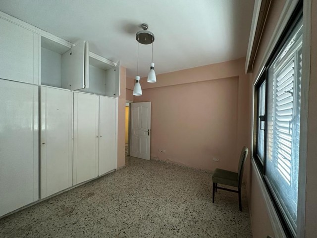 3+1 FLAT FOR RENT IN KYRENIA CENTER WITH GARDEN!!