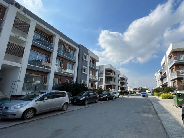 LEFKOŞA KÜÇÜK KAYMAKLI'DA PRESTİJLİ SİTE'DE 140 m2  SATILIK 3+1 DAİRE !!