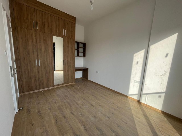 LEFKOŞA GÖNYELİ'DE TERASINDA ÖZEL JAKUZİLİ SATILIK LÜKS 2+1 PENTHOUSE !!