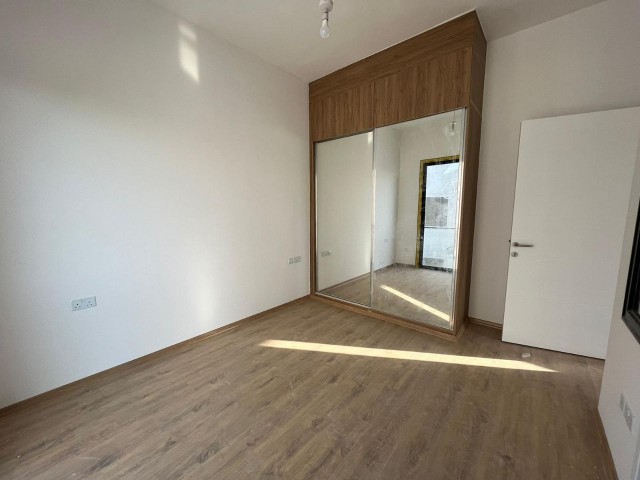 LEFKOŞA GÖNYELİ'DE TERASINDA ÖZEL JAKUZİLİ SATILIK LÜKS 2+1 PENTHOUSE !!