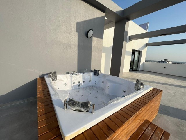 LUXUS 2+1 PENTHOUSE ZU VERKAUFEN MIT PRIVATEM JACUZZI AUF DER TERRASSE IN GÖNYELI LEFKOŞA !!!