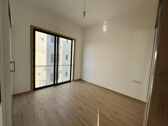 LEFKOŞA GÖNYELİ'DE TERASINDA ÖZEL JAKUZİLİ SATILIK LÜKS 2+1 PENTHOUSE !!