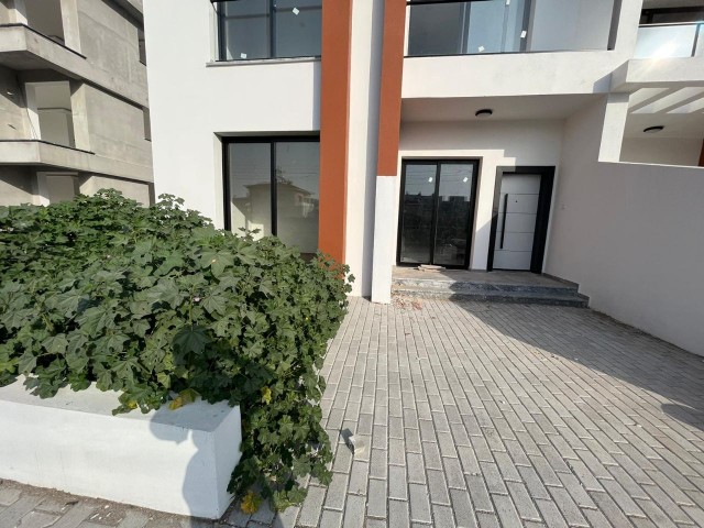 2+1 WOHNUNG ZU VERKAUFEN MIT GARTEN IN GÖNYELI LEFKOŞA !!!