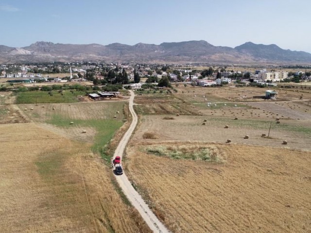 LEFKOŞA ERÜLKÜ SÜPERMARKET KARŞISI  KAT KARŞILIĞI  ARSA !!