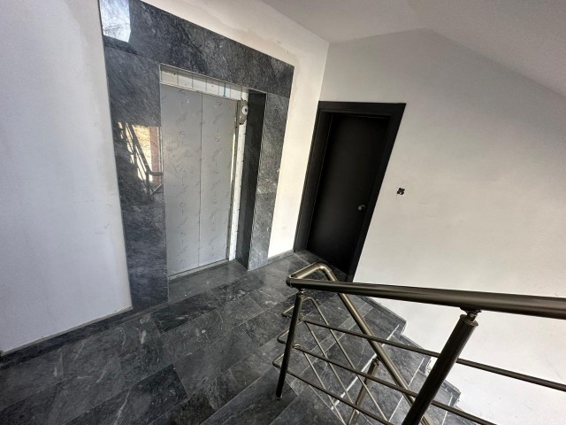 LEFKOŞA KIZILBAŞTA SATILIK TÜRK KOÇANLI  135 m2  2+1 PENTHOUSE  !!