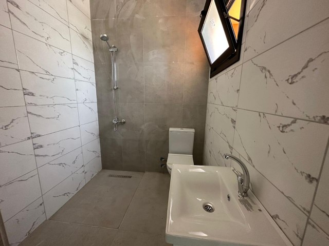 LEFKOŞA KIZILBAŞTA SATILIK TÜRK KOÇANLI  135 m2  2+1 PENTHOUSE  !!