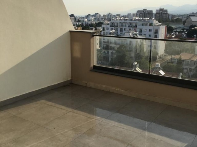 GİRNE MERKEZ'DE KİRALIK 3+1 EŞYALI PENTHOUSE !!