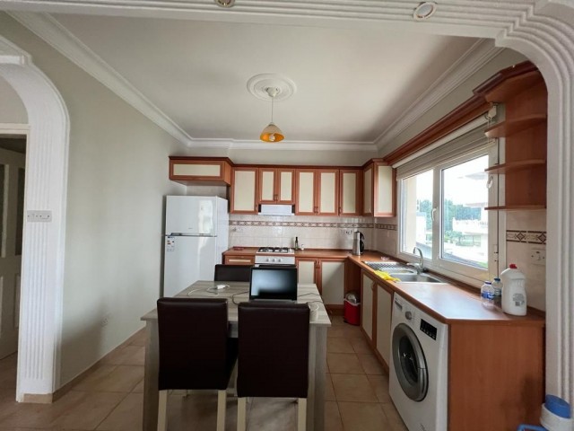 GİRNE MERKEZ'DE GENİŞ TERASLI EŞYALI 2+1 DAİRE !!