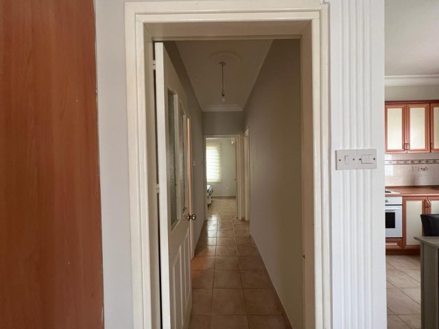 GİRNE MERKEZ'DE GENİŞ TERASLI EŞYALI 2+1 DAİRE !!