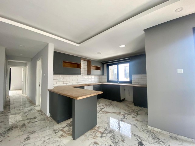 3+1 FLAT FOR SALE IN GÖNYELİ, NICOSIA WITH COMMERCIAL PERMIT !!