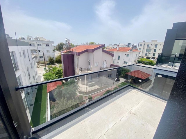 3+1 FLAT FOR SALE IN GÖNYELİ, NICOSIA WITH COMMERCIAL PERMIT !!