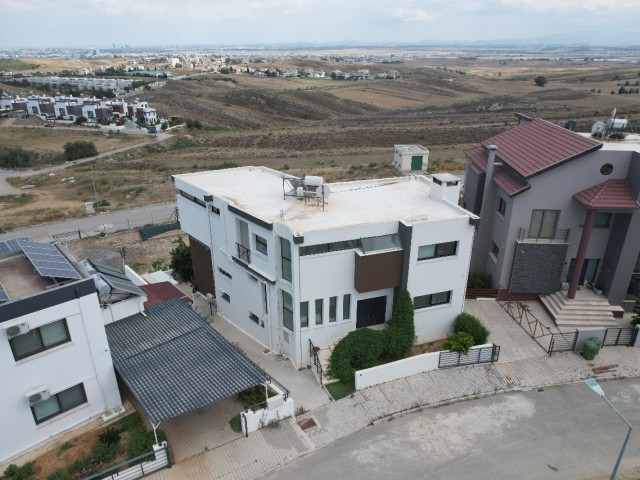 5+2 VILLA ZU VERKAUFEN MIT ATEMBERAUBENDEM BLICK IN DER HÖCHSTEN LAGE VON NIKOSIA!!