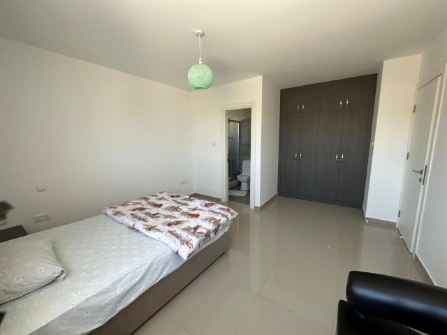 GİRNE BELLAPAİS'DE DAĞ VE DENİZ MANZARALI SATILIK 2+1 PENTHOUSE !!