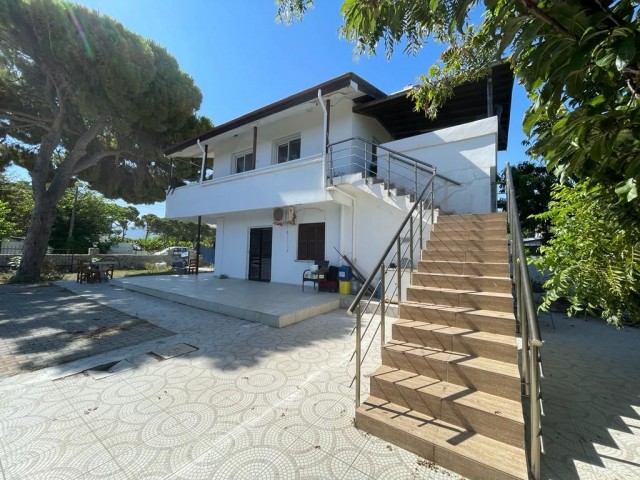 3+1 VILLA ZU VERKAUFEN IN ALSANCAK, KYRENIA, fußläufig zum Meer!!