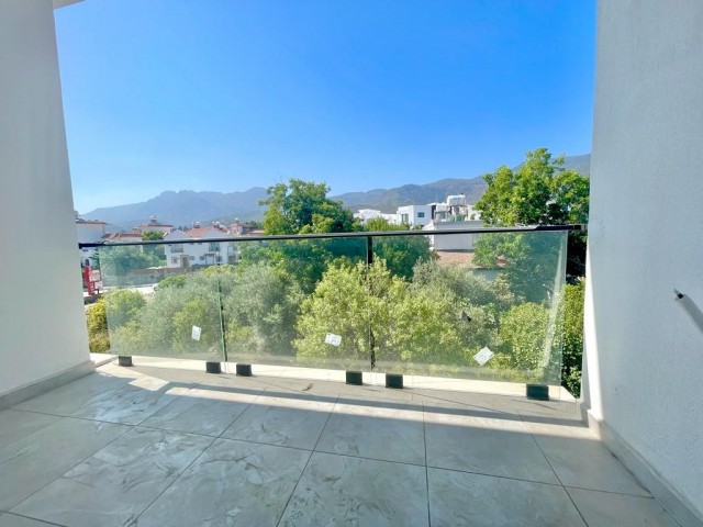 2+1 FLAT FOR SALE IN ALSANCAK, KYRENIA !!