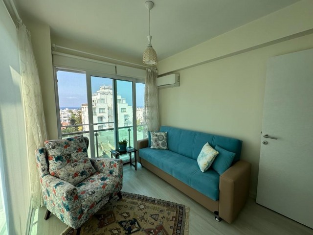 3+1 DUPLEX-WOHNUNG ZU VERKAUFEN MIT BERG- UND MEERBLICK IM ZENTRUM VON KYRENIA!!