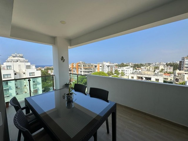 3+1 DUPLEX-WOHNUNG ZU VERKAUFEN MIT BERG- UND MEERBLICK IM ZENTRUM VON KYRENIA!!