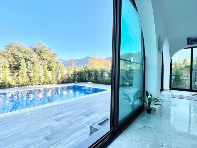 SPEZIELLES DESIGN 4+1 LUXURIÖSE VILLA ZUM VERKAUF IN BELLAPAIS, KYRENIA!!