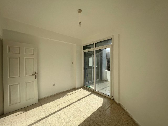2+1 FLAT FOR SALE IN KYRENIA CENTER WITH A SUITABLE INVESTMENT OPPORTUNITY PRICE!!