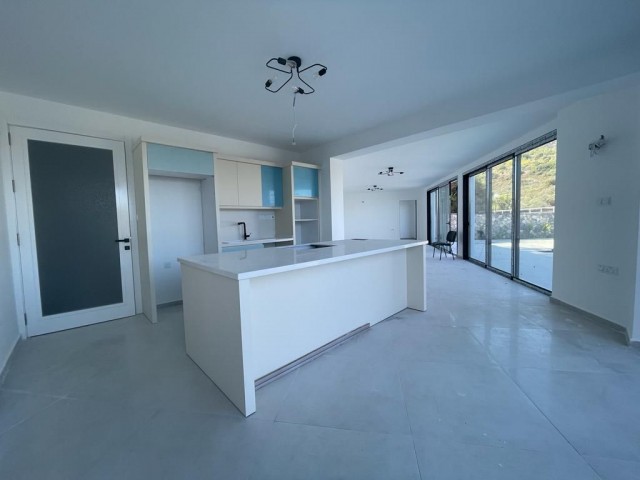 ULTRA-LUXUS-GESTALTETE 5+3-VILLA MIT FANTASTISCHEM MEERBLICK IN GIRNE ZEYTİNLİK!!