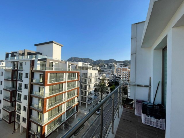 2+1 PENTHOUSE ZU VERKAUFEN MIT BERG- UND MEERBLICK IM KYRENIA CENTER!!