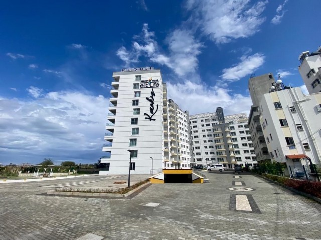 3+1 WOHNUNG ZU VERKAUFEN MIT UNUNTERBROCHENEM MEERBLICK IN EINEM KOMPLEX AM MEER IM ZENTRUM VON KYRE