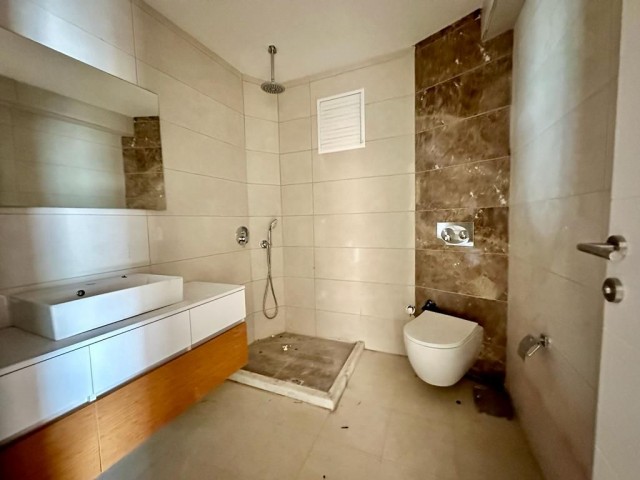 3+1 FLAT FOR SALE WITH UNINTERRUPTED SEA VIEW IN A SEAFRONT COMPLEX IN KYRENIA CENTER!!