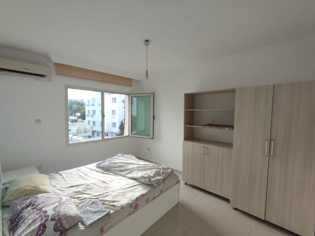 1+1 WOHNUNG ZUM VERKAUF AN DER HAUPTSTRAßE IM KYRENIA CENTER!!