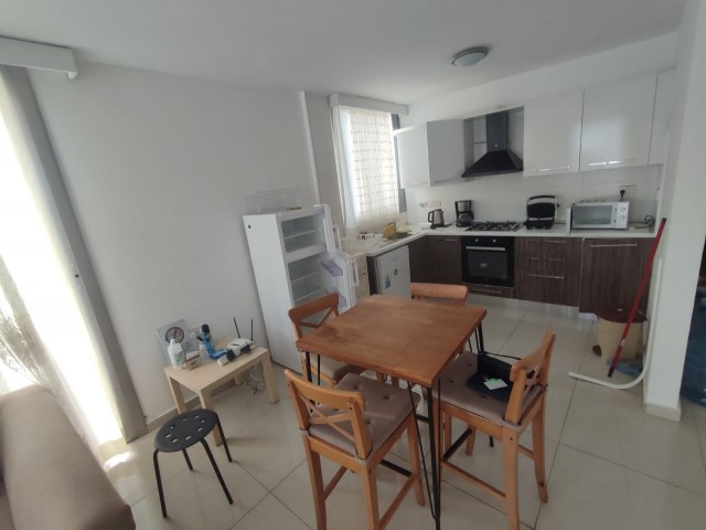 MÖBLIERTE 1+1-WOHNUNG IM KYRENIA-ZENTRUM MIT BERG- UND MEERBLICK ZU VERKAUFEN!!