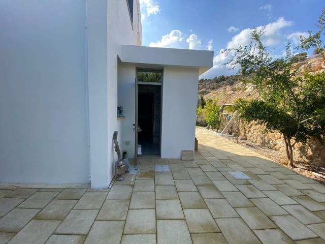 MÖBLIERTE 4+1-VILLA ZUM VERKAUF IN GIRNE ALAGADİ MIT MEER, NEUEM STANDORT MIT BLICK AUF DIE NATUR!!