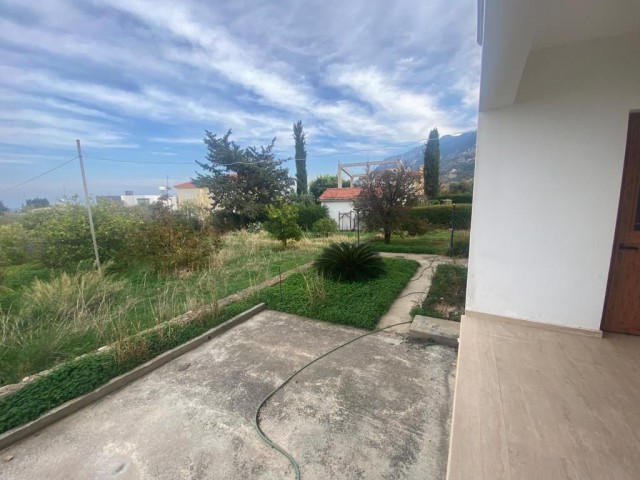 DETACHED HOUSE FOR SALE ON 2 DECLARES IN GIRNE KARSIYAKA!!