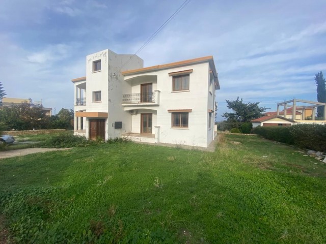 DETACHED HOUSE FOR SALE ON 2 DECLARES IN GIRNE KARSIYAKA!!