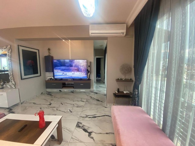 GİRNE MERKEZ'DE DAĞ VE DENİZ MANZARALI SATILIK 2+1 PENTHOUSE DAİRE !!