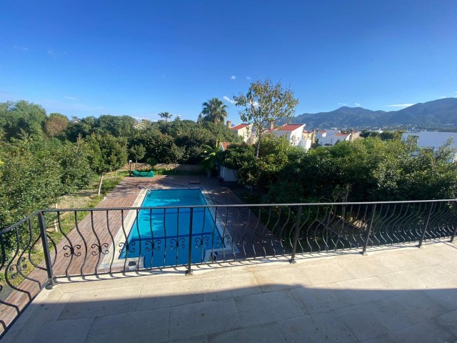 3+1 VILLA MIT POOL ZU VERKAUFEN AUF 1000 m2 GRUNDSTÜCK IN BELLAPAIS, KYRENIA!!