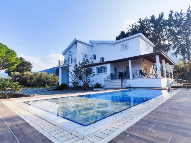 MÖBLIERTE 4+1 VILLA MIT POOL ZU VERMIETEN IN KARSIYAKA, KIRNE!!