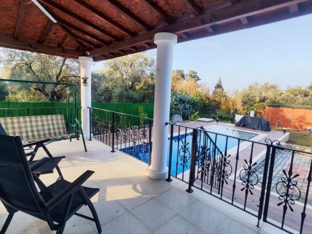 MÖBLIERTE 4+1 VILLA MIT POOL ZU VERMIETEN IN KARSIYAKA, KIRNE!!