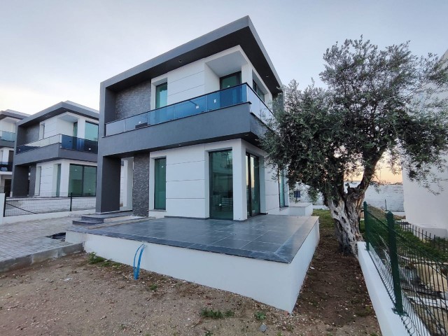 3+1 VILLA ZU VERKAUFEN MIT BERG- UND MEERBLICK IN GIRNE ALSANCAK!!