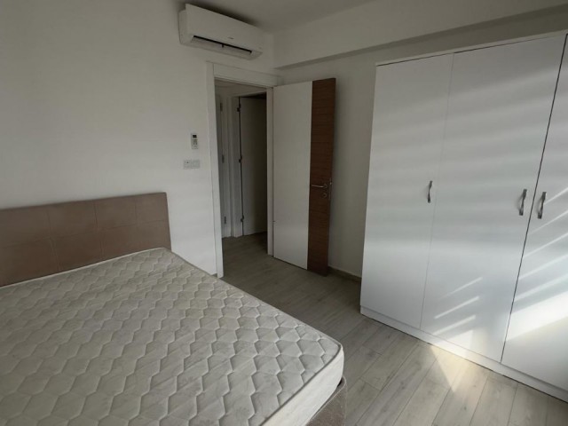 2+1 MÖBLIERTE WOHNUNG ZU VERMIETEN MIT POOL IN PRESTIGIÖSER LAGE IM KYRENIA-ZENTRUM!!