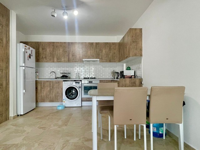 VOLLSTÄNDIG MÖBLIERTE 2+1-WOHNUNG ZUM VERKAUF IN KARAKUM, KYRENIA!!