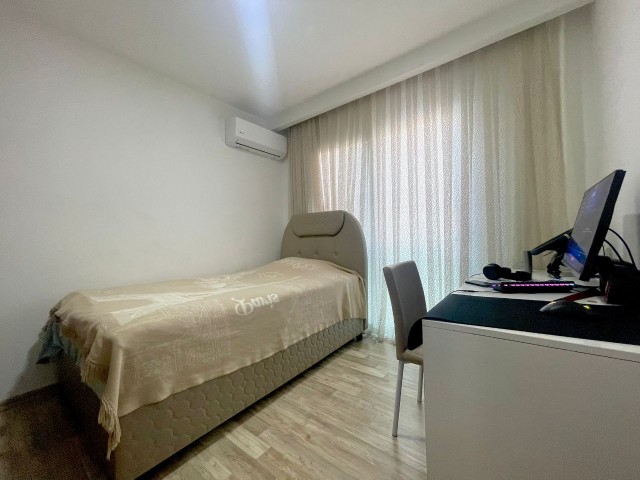 VOLLSTÄNDIG MÖBLIERTE 2+1-WOHNUNG ZUM VERKAUF IN KARAKUM, KYRENIA!!