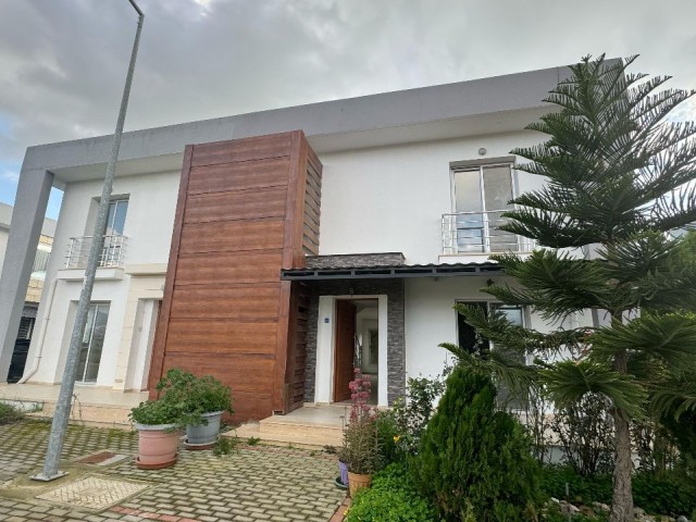 3+1 VILLA ZU VERKAUFEN ZUM GELEGENHEITSPREIS IN MİNARELİKÖY, NIKOSIA!!