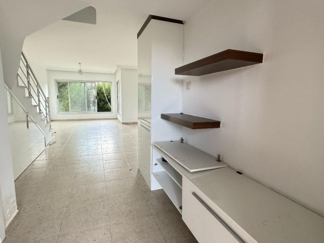 3+1 VILLA ZU VERKAUFEN ZUM GELEGENHEITSPREIS IN MİNARELİKÖY, NIKOSIA!!