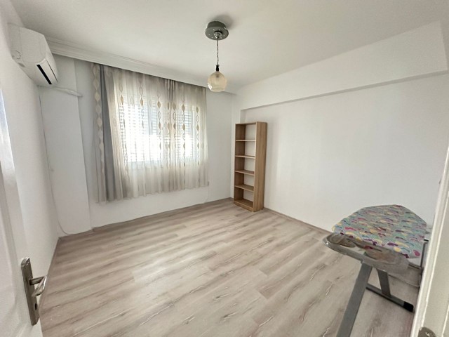 LEFKOŞA DEREBOYU'NDA TÜRK KOÇANLI EŞYALI SATILIK 3+1 DAİRE !!