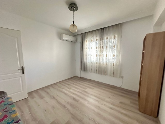 LEFKOŞA DEREBOYU'NDA TÜRK KOÇANLI EŞYALI SATILIK 3+1 DAİRE !!