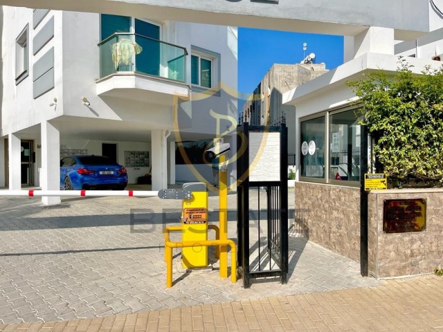 2+1 MÖBLIERTE WOHNUNG ZU VERMIETEN MIT POOL IN PRESTIGIÖSER LAGE IM KYRENIA-ZENTRUM!!