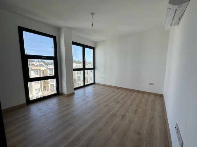 آپارتمان 2+1 برای فروش در مرکز کرنیا مناسب برای تبادل زمین!!