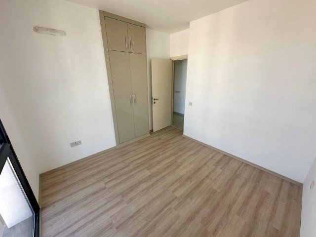 NEUE UNMÖBLIERTE 2+1-WOHNUNG IM KYRENIA-ZENTRUM MIT BERG- UND MEERBLICK ZU VERMIETEN!!