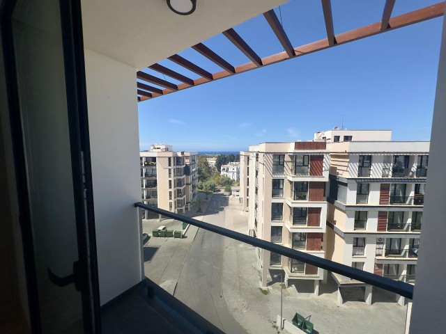 NEUE UNMÖBLIERTE 2+1-WOHNUNG IM KYRENIA-ZENTRUM MIT BERG- UND MEERBLICK ZU VERMIETEN!!